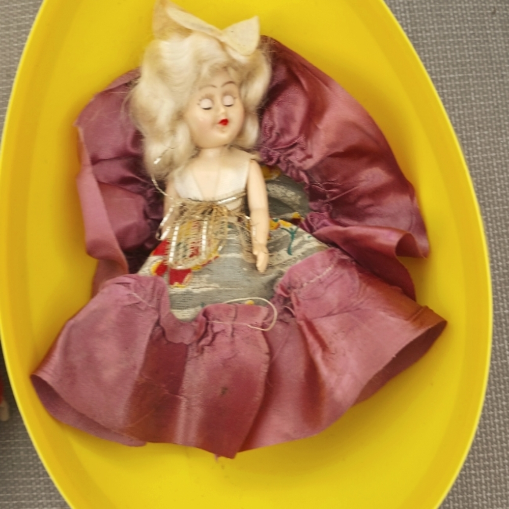 Two Vintage Dolls in A Egg Cover